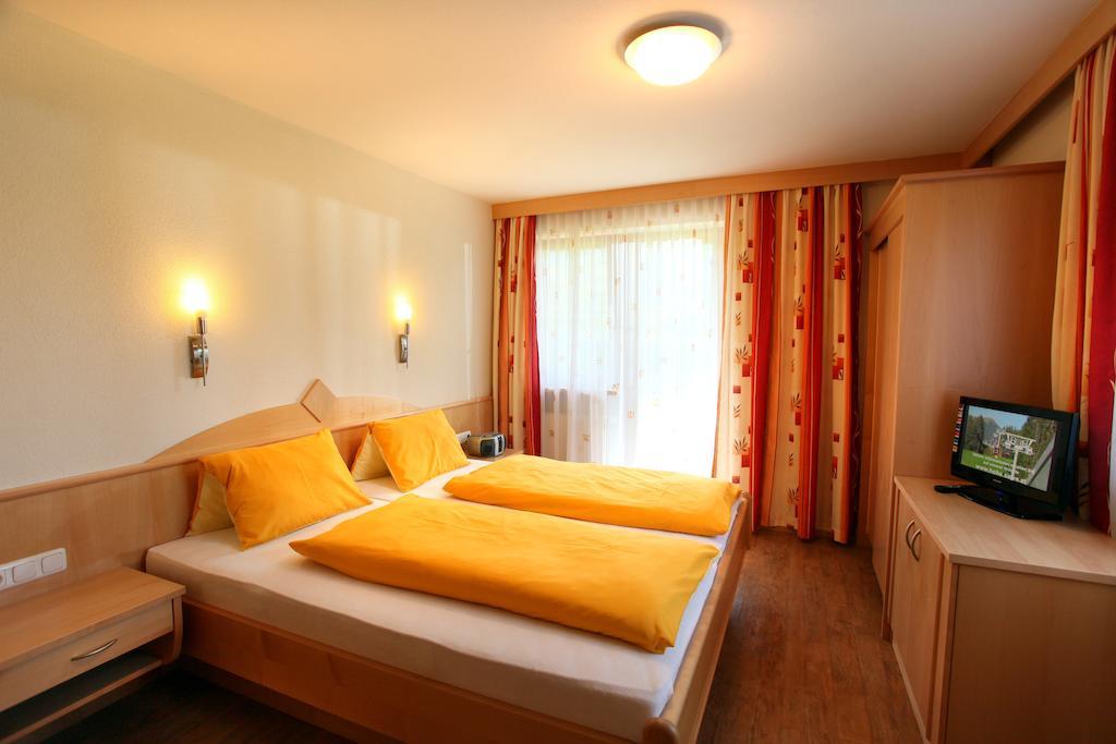 Haus Hirzinger Apartman Brixen im Thale Szoba fotó